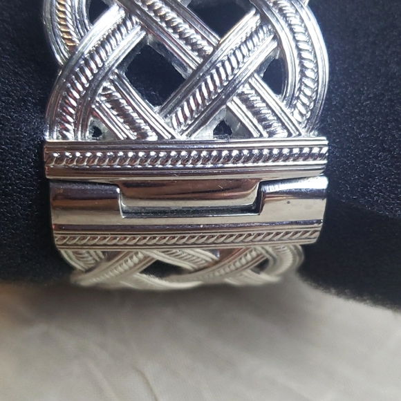 Vernier by 7 Quest Quartz Japan Silver Tone Bangle Women's Watch Bracelet. - Picture 2 of 14